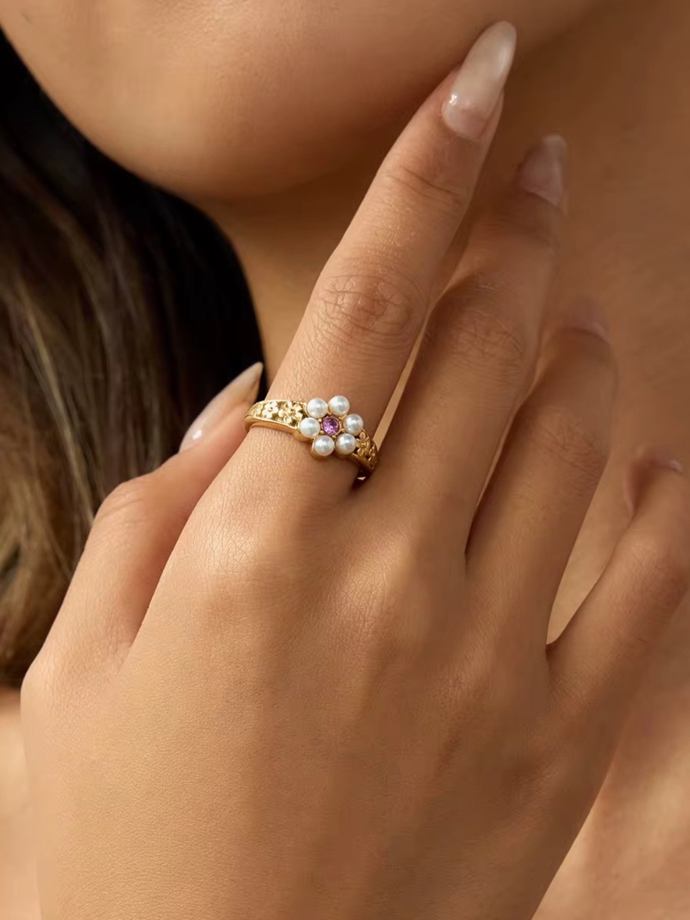 SIZE 8 | 18K Gold Plated Flower Ring - Picture 2 of 6